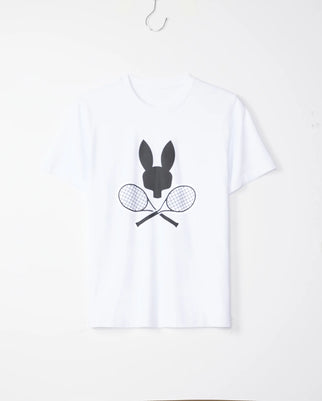 The MENS COURTSIDE GRAPHIC TEE - B6U681C200 by Psycho Bunny is a white tee featuring a bunny logo with a black rabbit head above two crossed tennis rackets. This performance-oriented jersey is showcased against a simple, light-colored background with the hanger hook visible at the top.